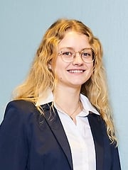 This is a portrait of Lea Bullenkamp